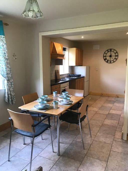 Rosie'S Pad Villa Louisburgh Esterno foto