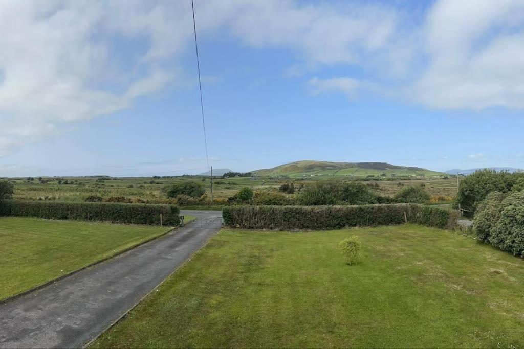 Rosie'S Pad Villa Louisburgh Esterno foto